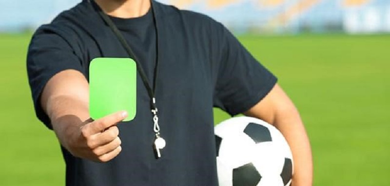 Có nhiều lợi ích khi các cầu thủ nhận được thẻ xanh trong bóng đá
